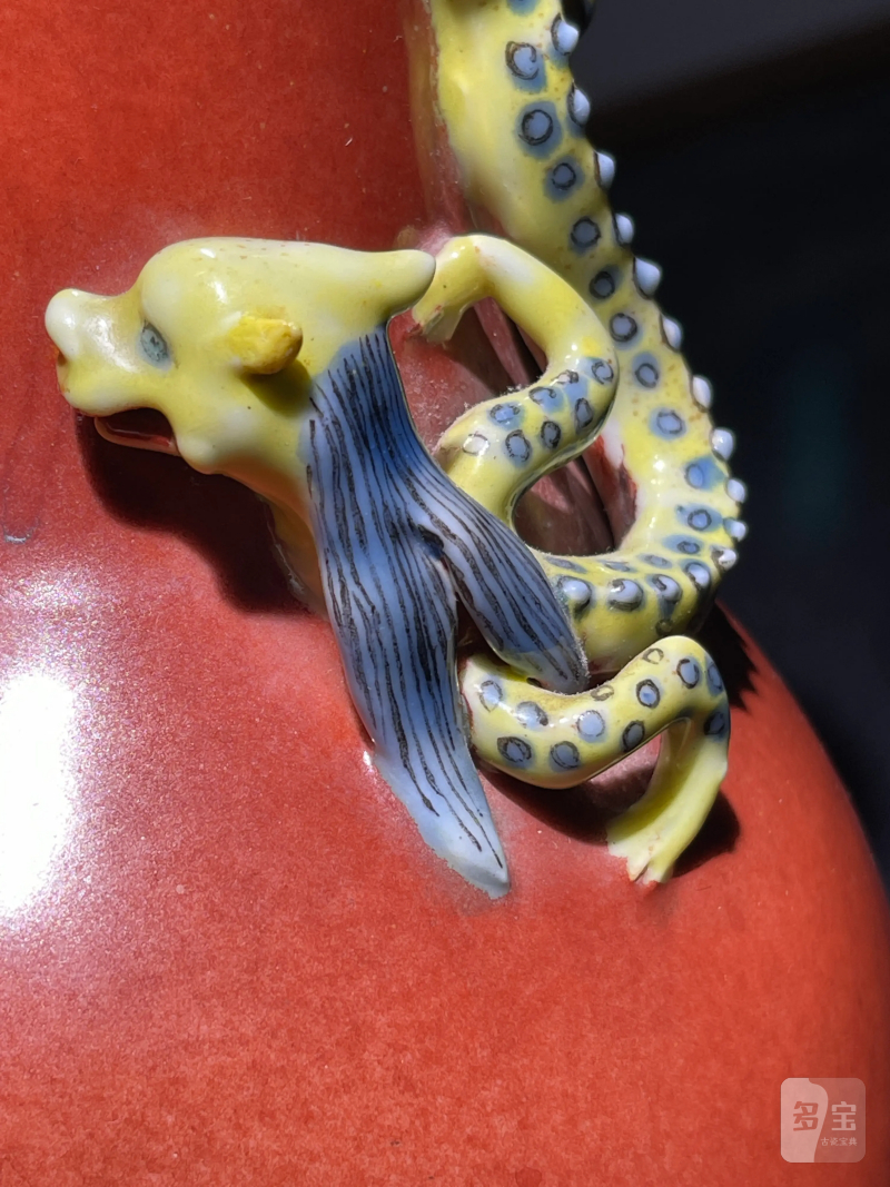 清中期 珊瑚红釉堆塑螭龙纹大瓶 - 图5